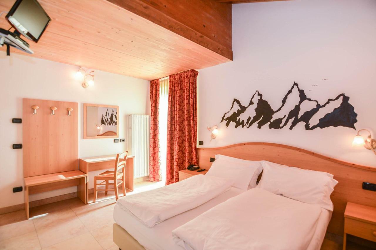 Alpieve Albergo Pieve Пьеве-ди-Ледро Экстерьер фото