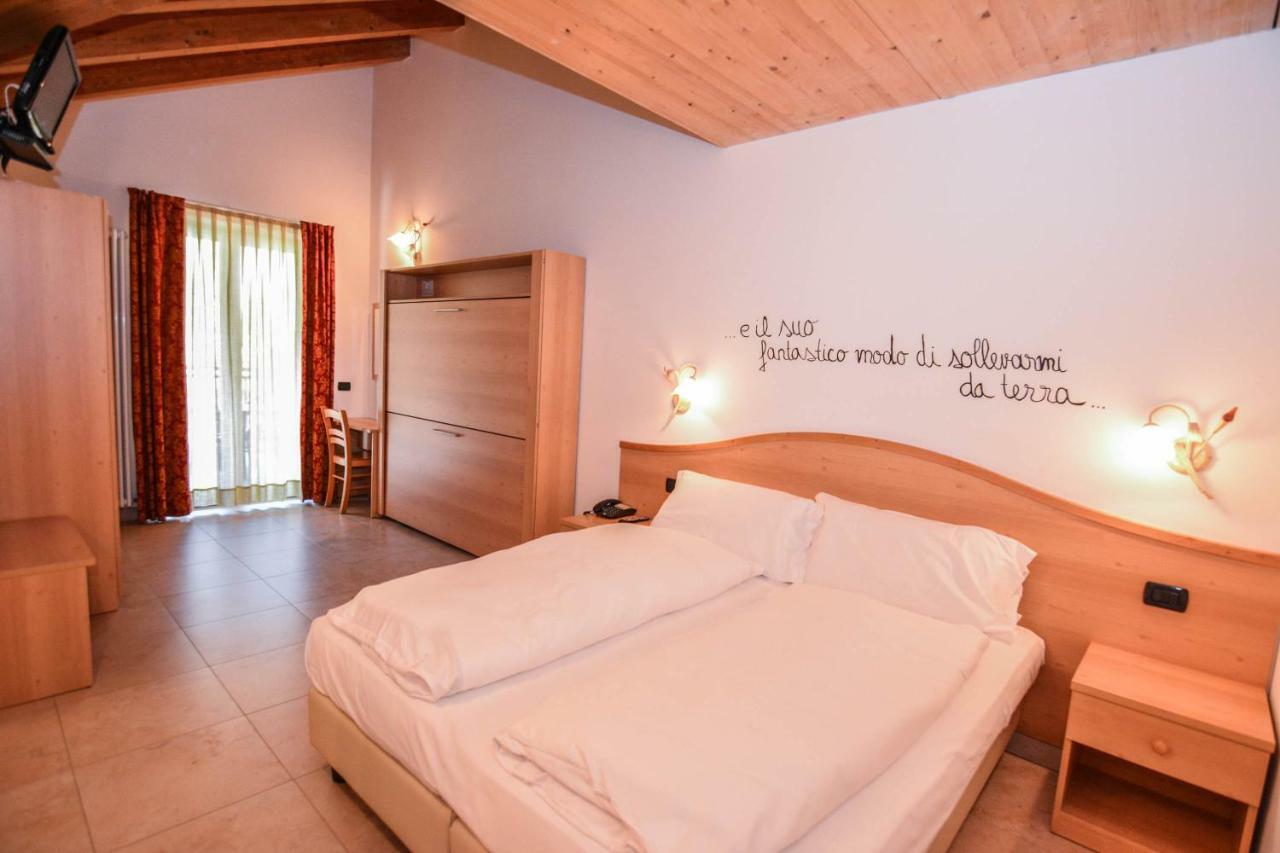 Alpieve Albergo Pieve Пьеве-ди-Ледро Экстерьер фото