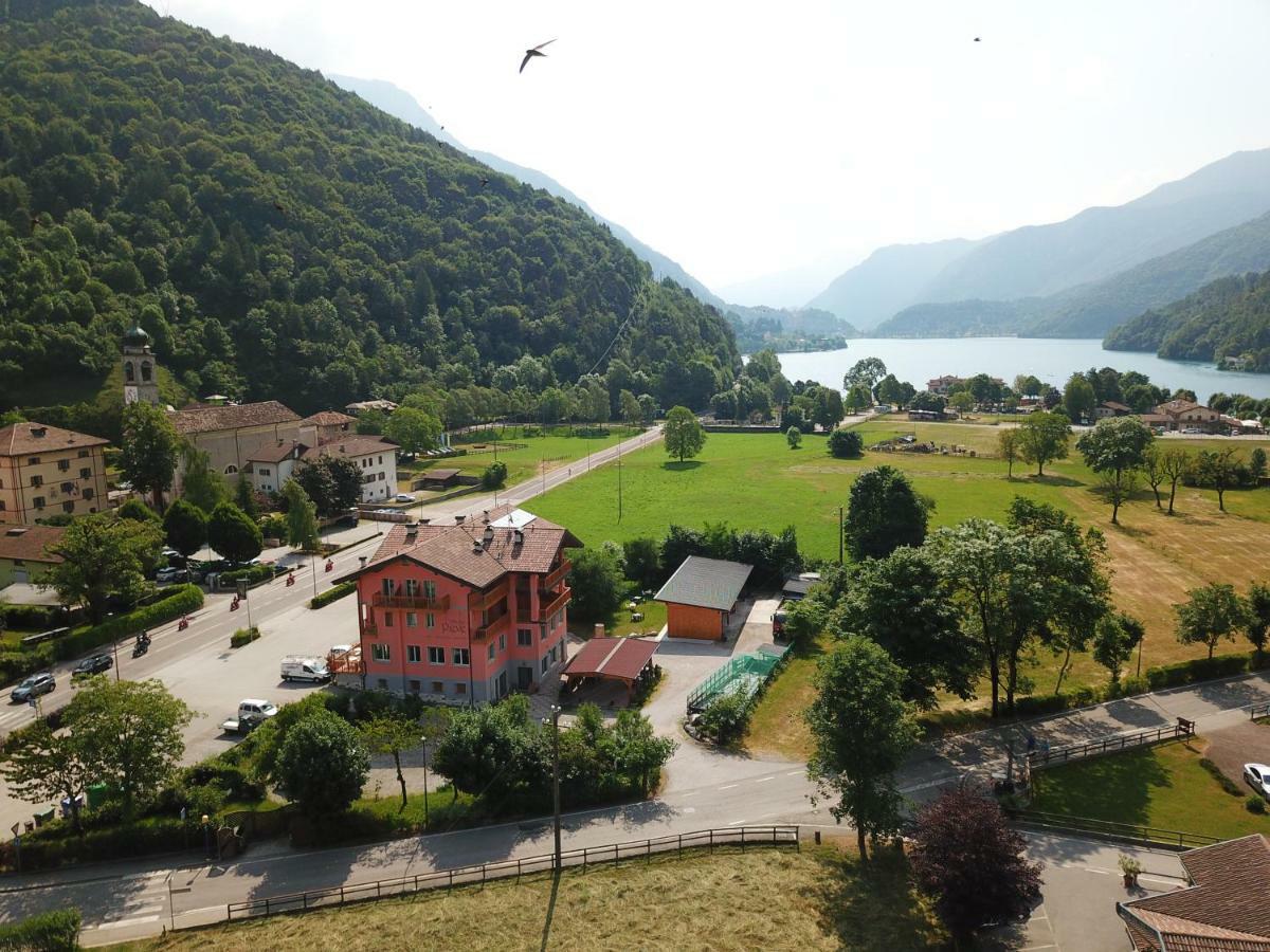 Alpieve Albergo Pieve Пьеве-ди-Ледро Экстерьер фото