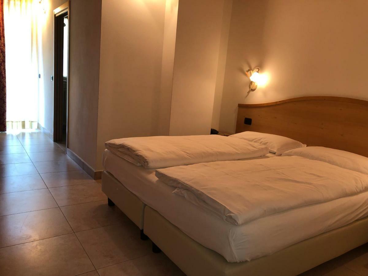 Alpieve Albergo Pieve Пьеве-ди-Ледро Экстерьер фото